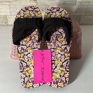 NWT Betsy Johnson sandals